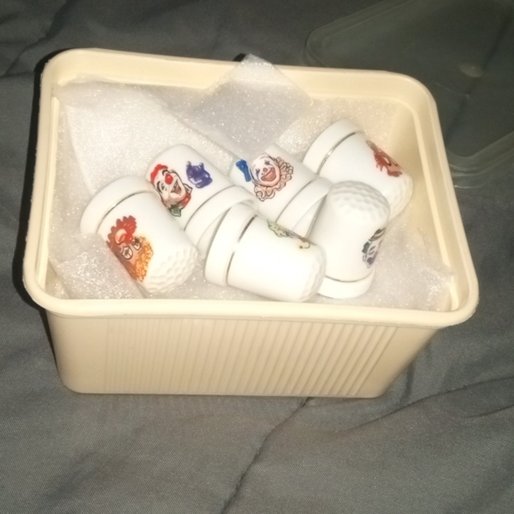 Thimble set of 6 80s collection with small tub and lid